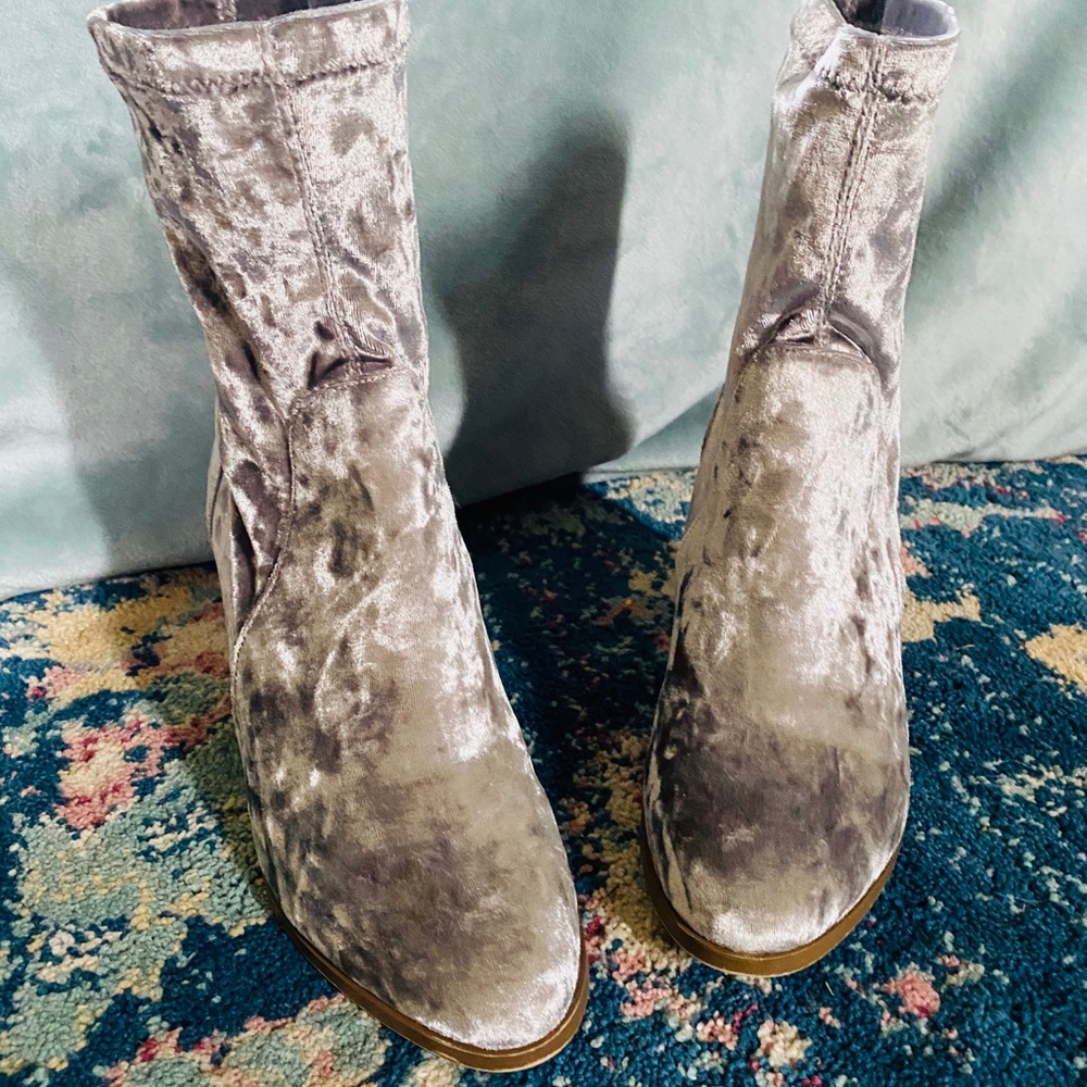 Velvet booties